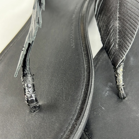 ๐2/$25 ๐ Fit Flop Tia Feather Back Strap Sandals in Black - Picture 7 of 7